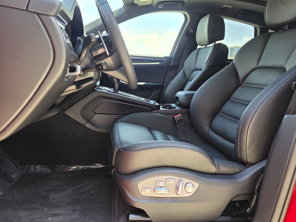 New 2026 Porsche Macan AWD/4WD image 11