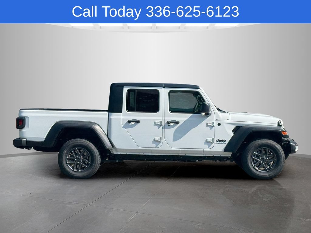 New 2025 Jeep Gladiator Sport AWD/4WD image 7