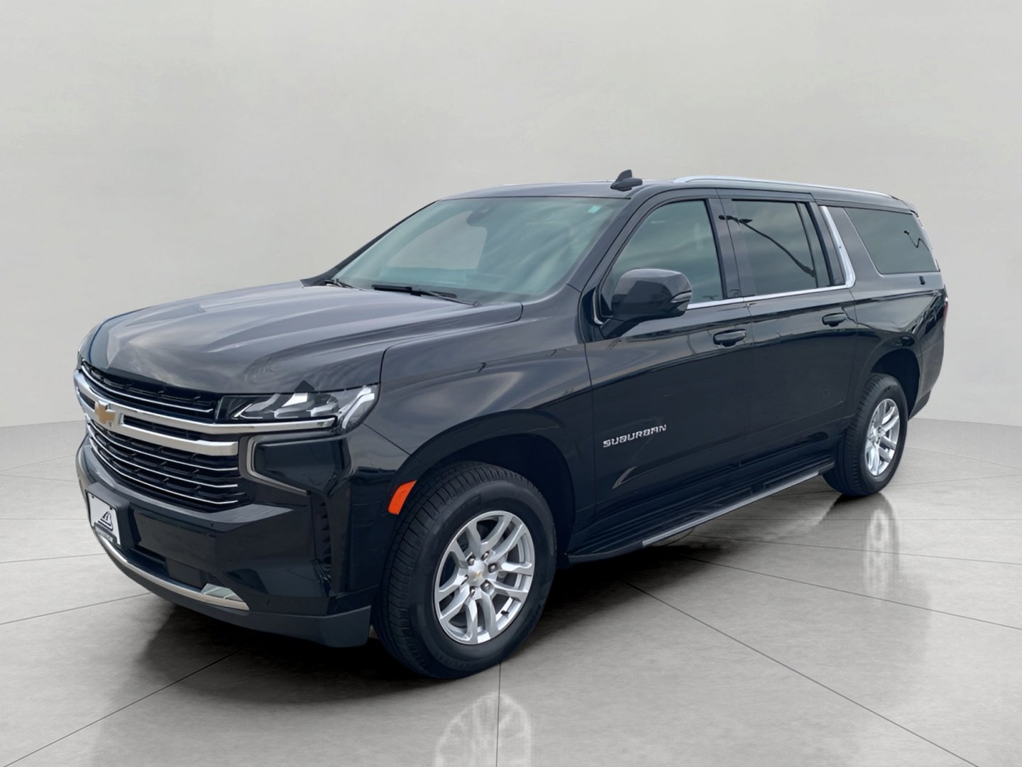 Used 2021 Chevrolet Suburban LT w/ Luxury Package image 4