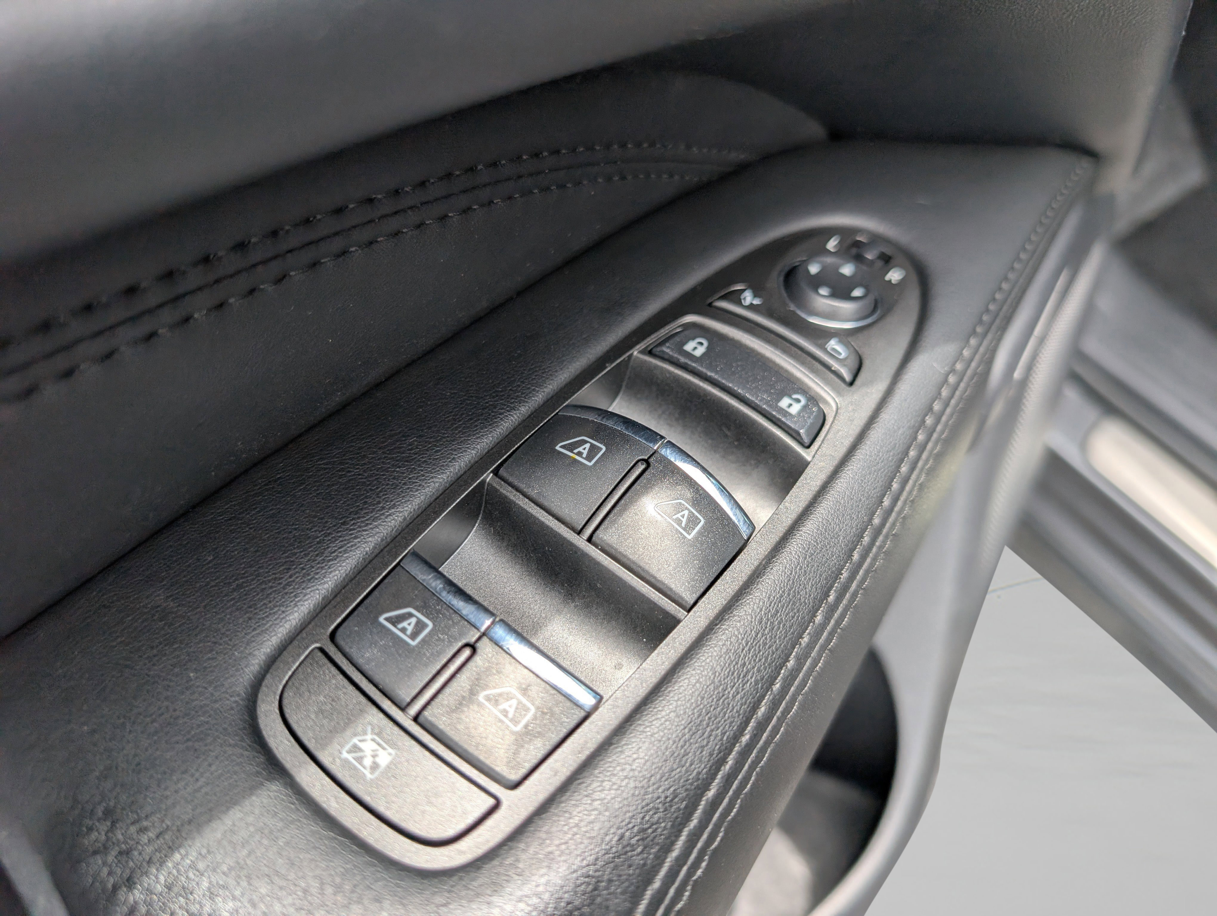 Used 2015 INFINITI QX60 AWD w/ Premium Plus Package image 13