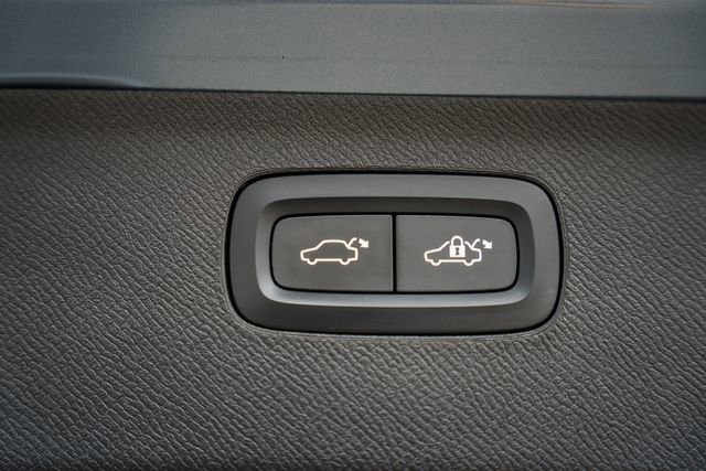 Used 2023 Volvo XC90 B6 Ultimate w/ Lounge Package image 11