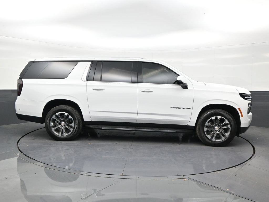 Used 2026 Chevrolet Suburban LT w/ Comfort Package RWD image 6