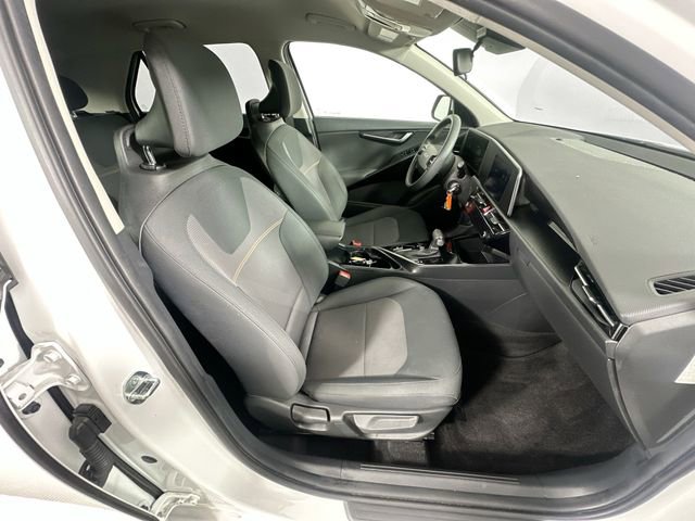 Used 2023 Kia Niro LX image 26