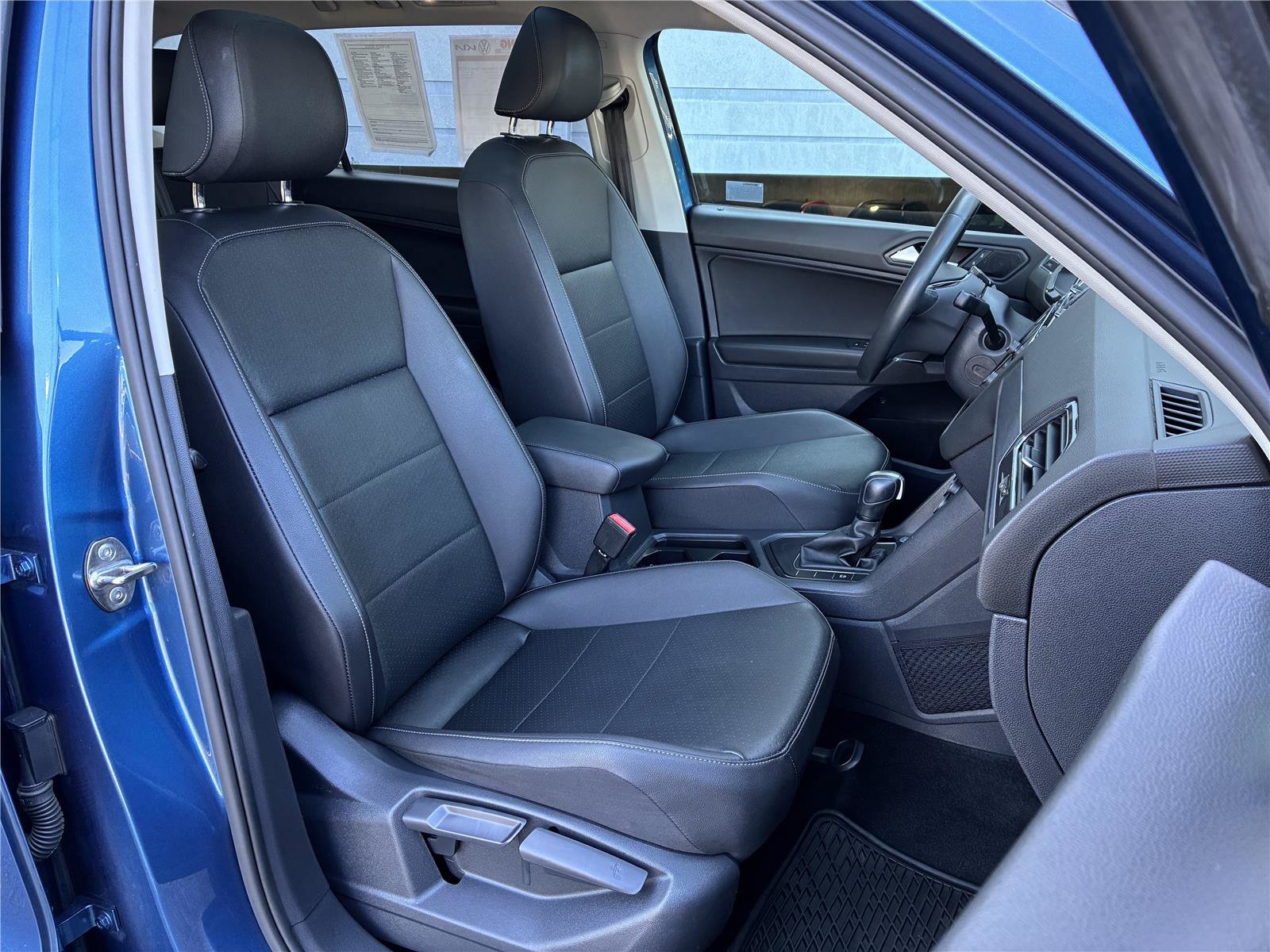 Used 2020 Volkswagen Tiguan SE FWD image 12