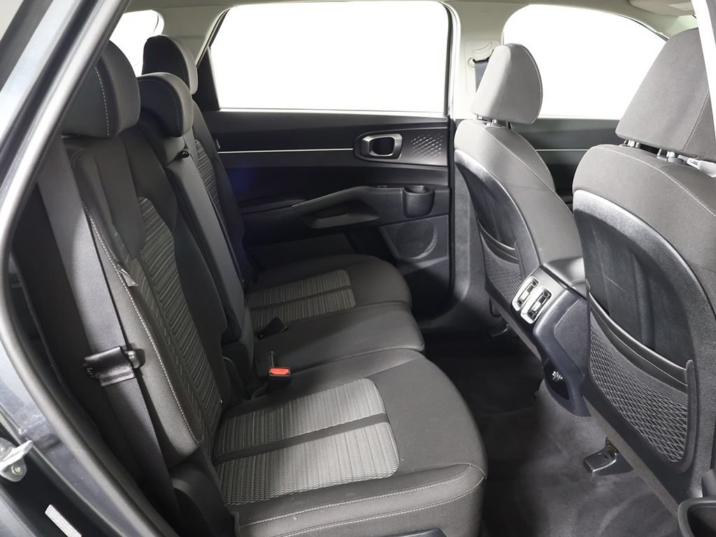 Certified 2024 Kia Sorento LX FWD image 32