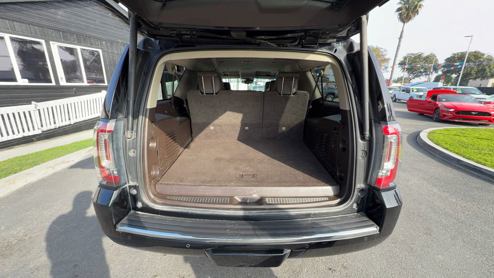 Used 2016 GMC Yukon XL Denali image 36