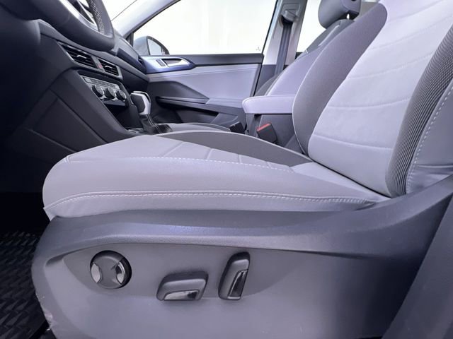 Used 2024 Volkswagen Taos SE image 12