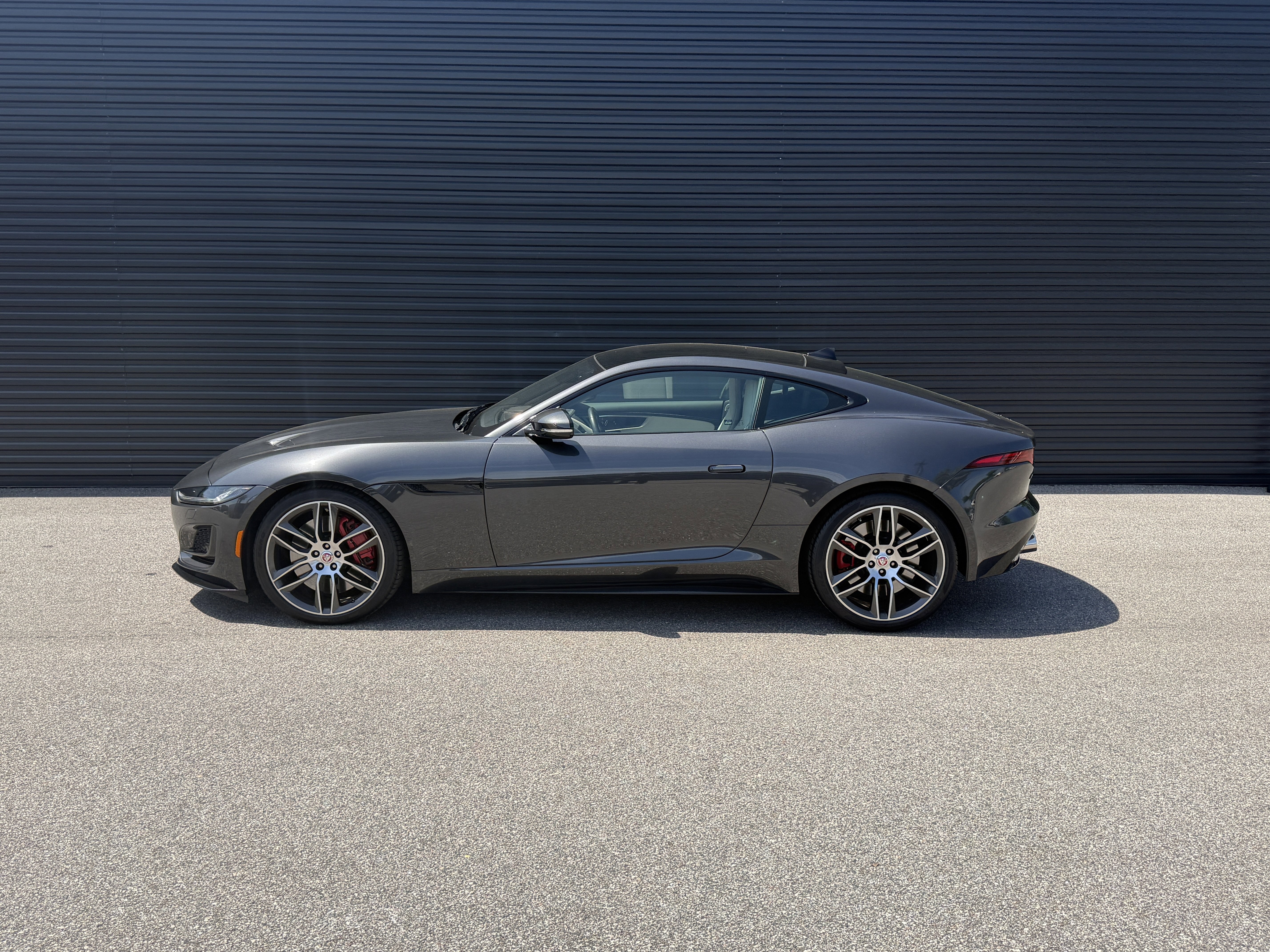 Used 2023 Jaguar F-TYPE R-Dynamic image 2