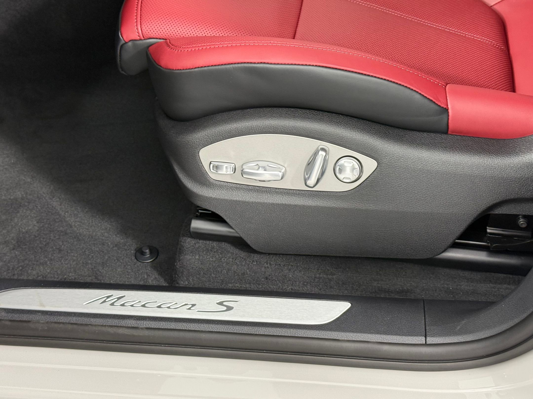 New 2026 Porsche Macan S image 15