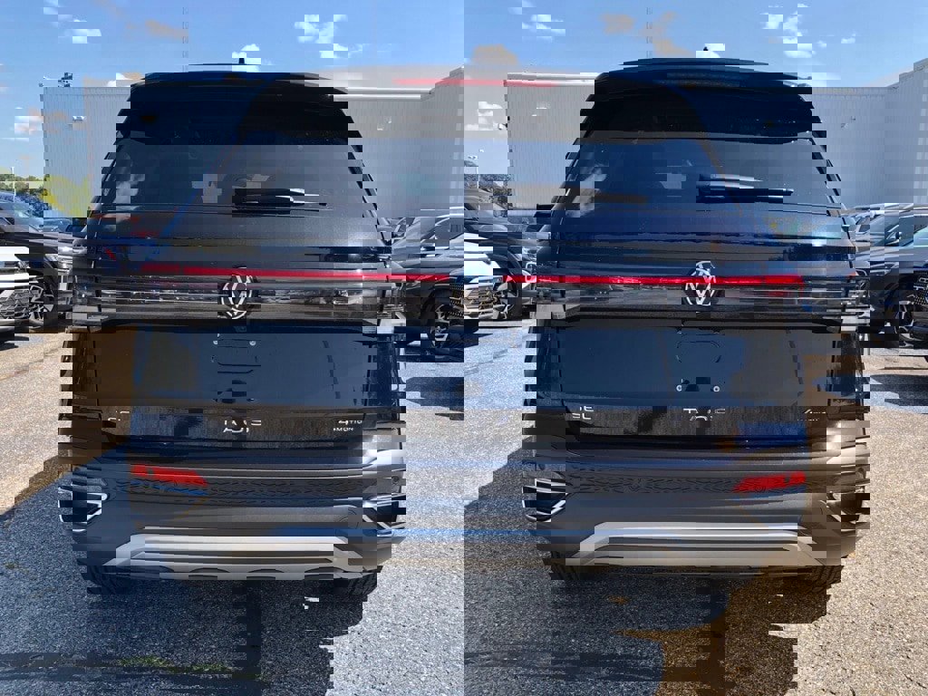 New 2025 Volkswagen Taos SEL image 5
