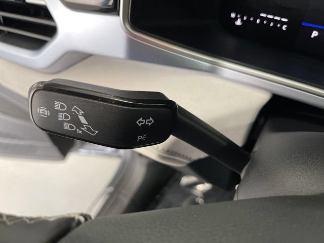 Used 2025 Volkswagen Taos SE AWD/4WD image 19