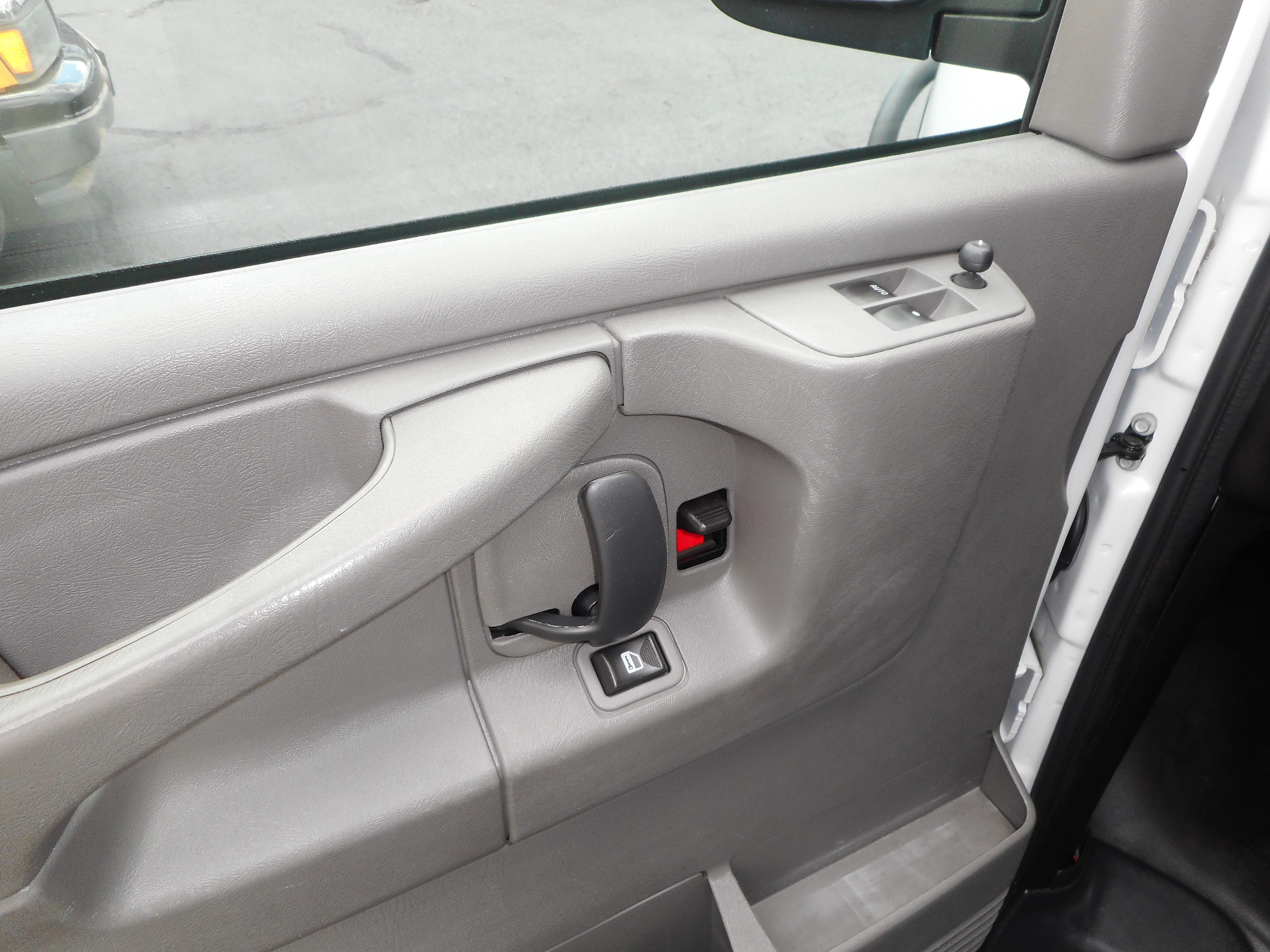 Used 2013 GMC Savana 3500 w/ Power Package RWD image 16