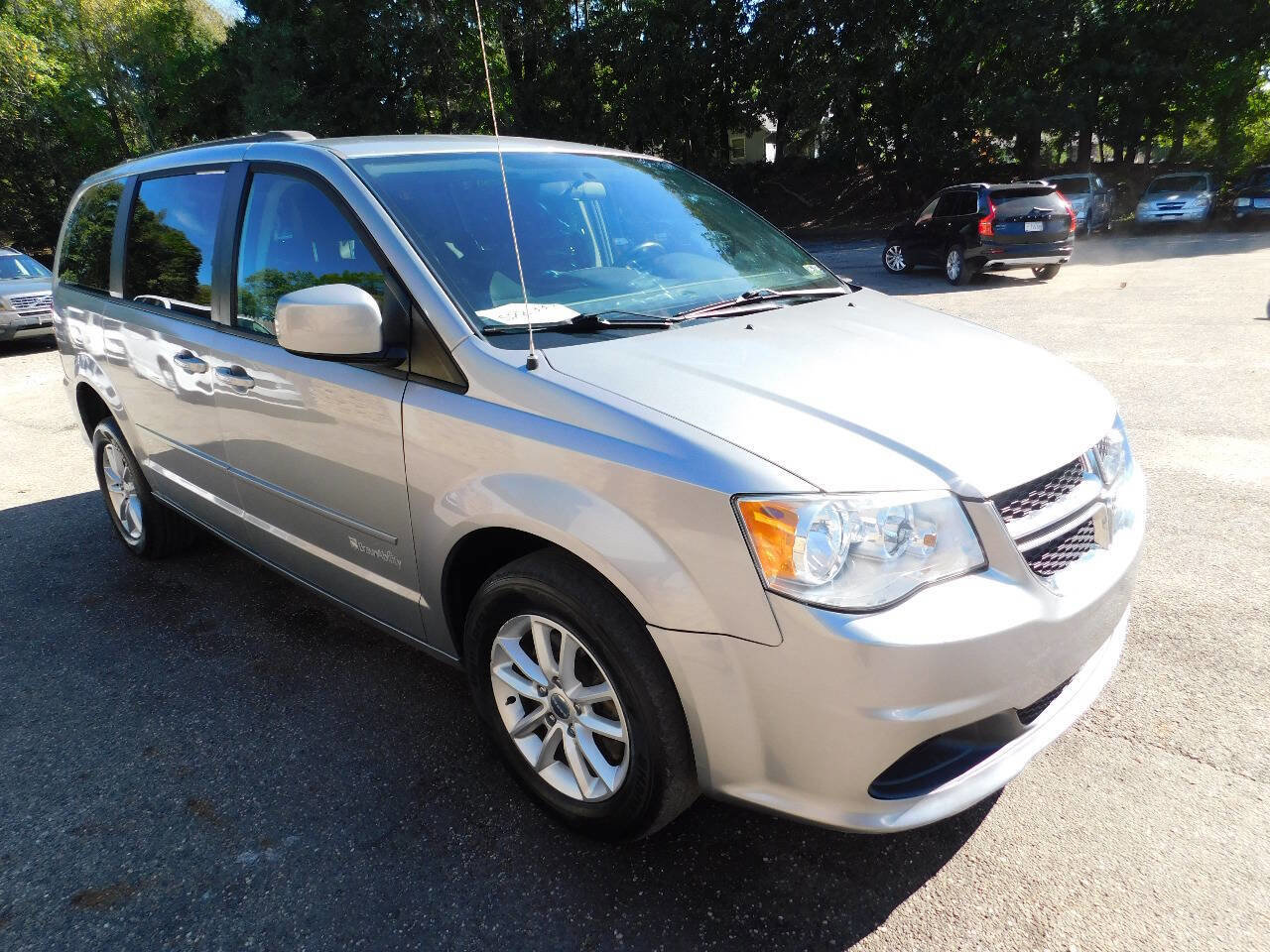 Used 2016 Dodge Grand Caravan SXT w/ Rear Park Assist Package image 6