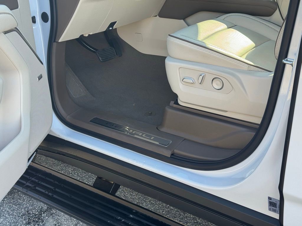 New 2026 GMC Yukon Denali w/ Denali Reserve Package image 21