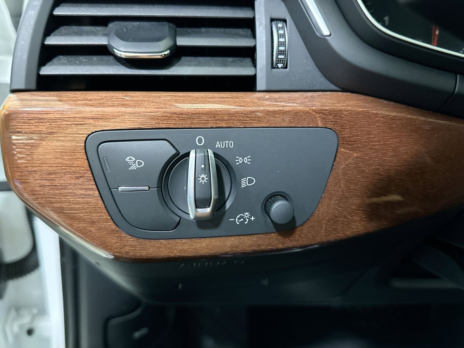 Used 2022 Audi A4 2.0T Premium w/ Convenience Package image 18