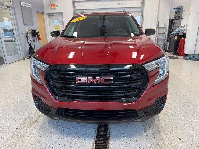 Used 2023 GMC Terrain SLE w/ Driver Convenience Package image 5
