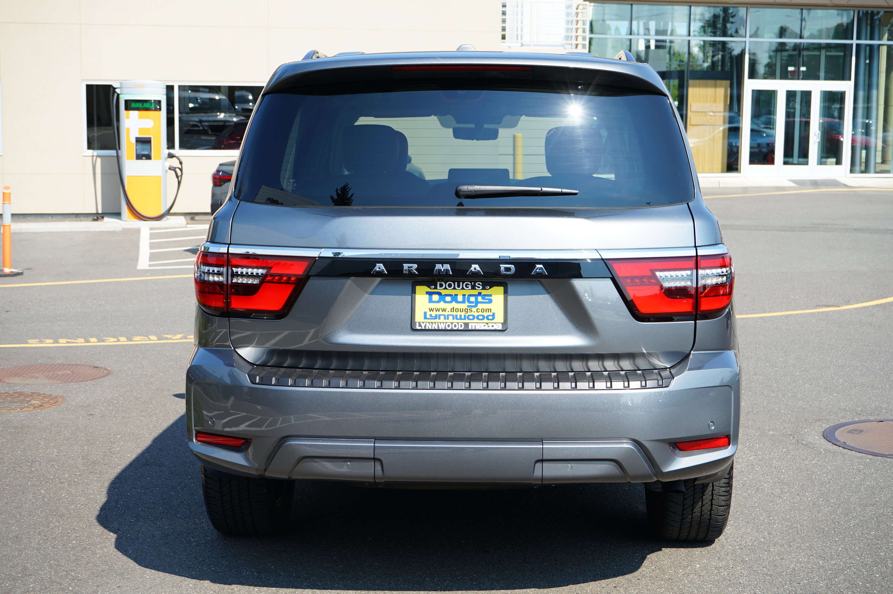 Used 2024 Nissan Armada Platinum w/ Captain's Chairs Package image 4