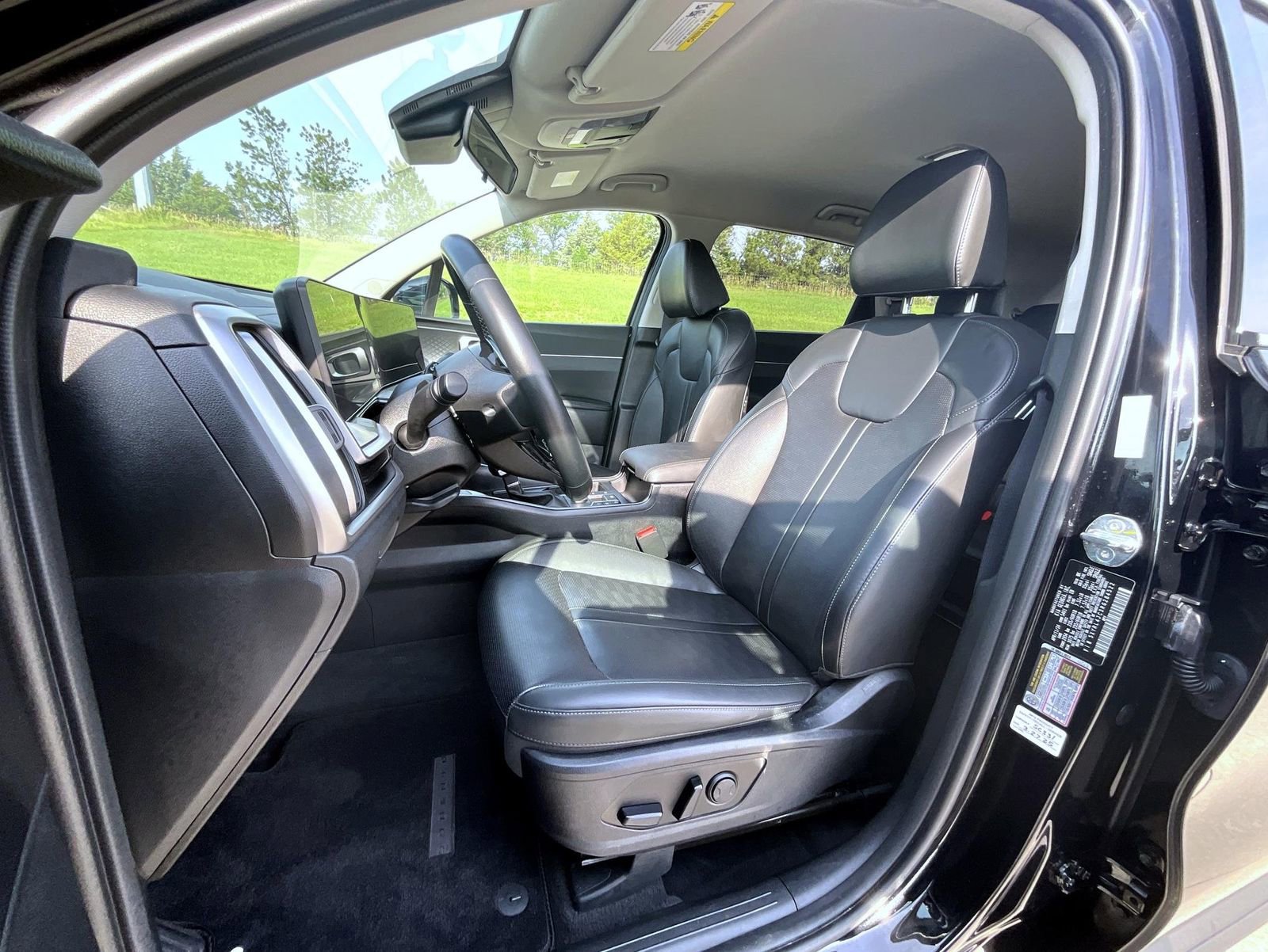 Used 2024 Kia Sorento S image 11