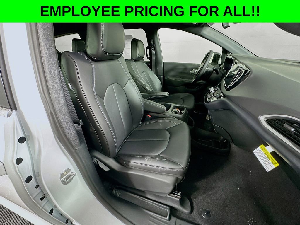 New 2026 Chrysler Voyager LX FWD image 33