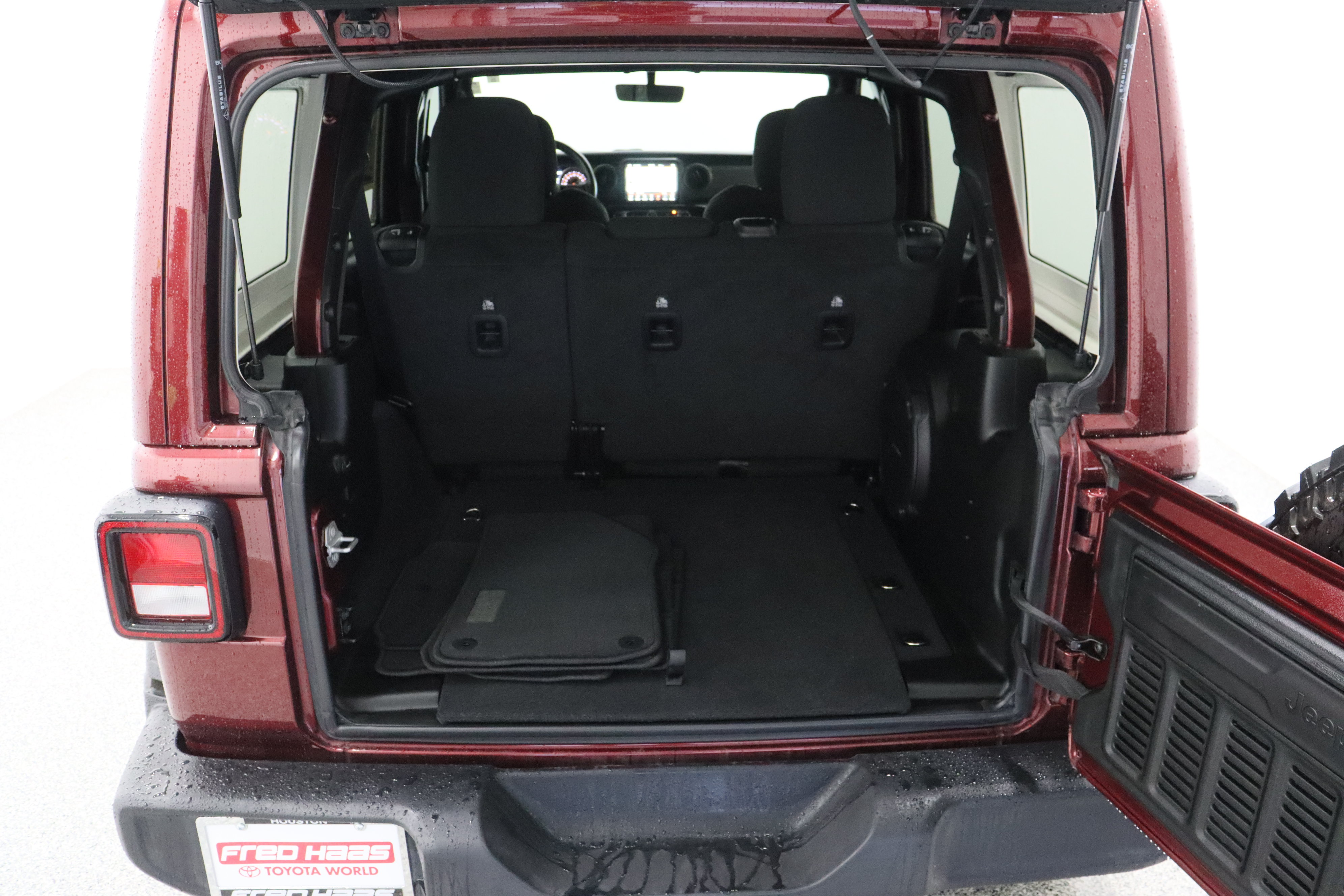 Used 2022 Jeep Wrangler Unlimited Sport w/ Sun And Sound Package AWD/4WD image 32