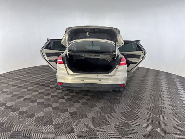 Used 2015 Ford Focus SE w/ SE Cold Weather Package image 16
