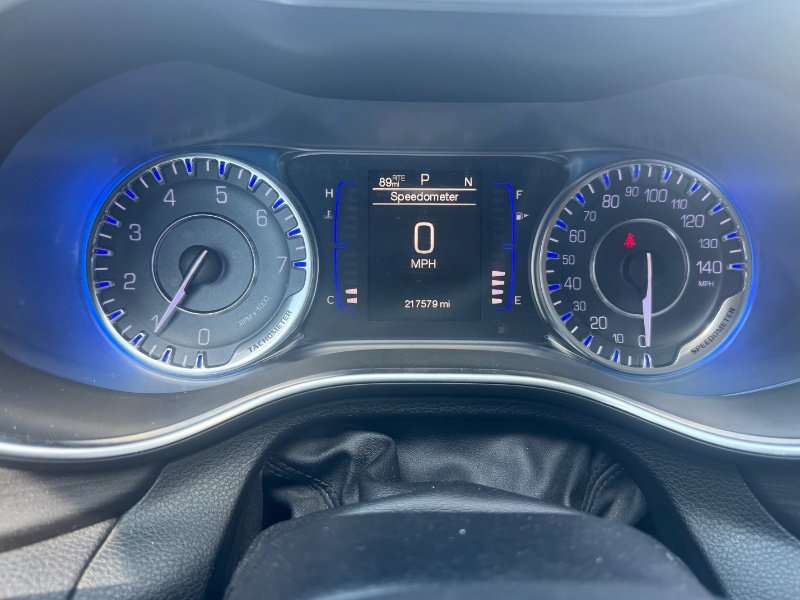 Used 2015 Chrysler 200 Limited w/ Convenience Group image 6