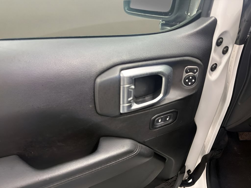 Used 2020 Jeep Wrangler Unlimited Sahara AWD/4WD image 10