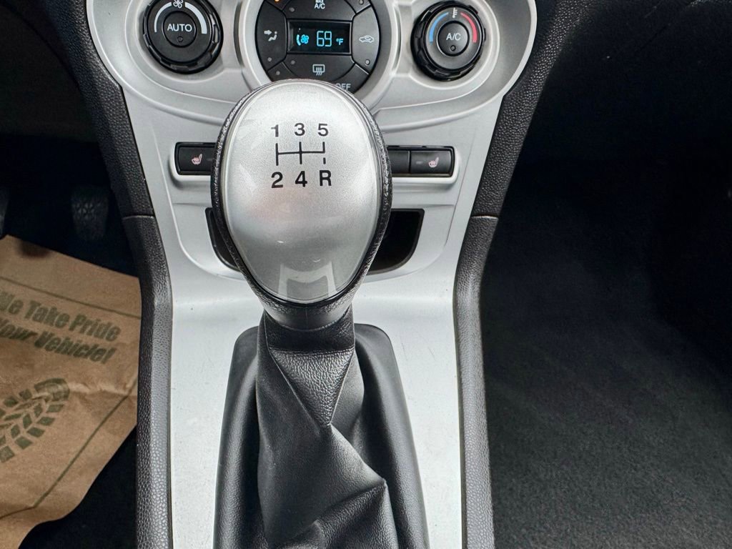 Used 2015 Ford Fiesta SE image 20