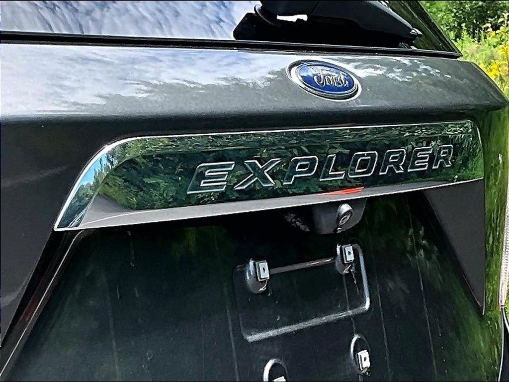 Used 2020 Ford Explorer XLT w/ Comfort Package AWD/4WD image 27