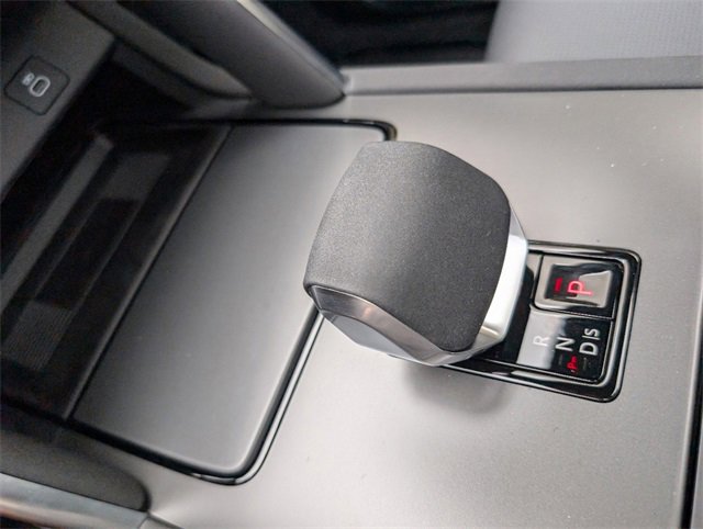 Used 2024 Land Rover Discovery Sport Dynamic SE image 16