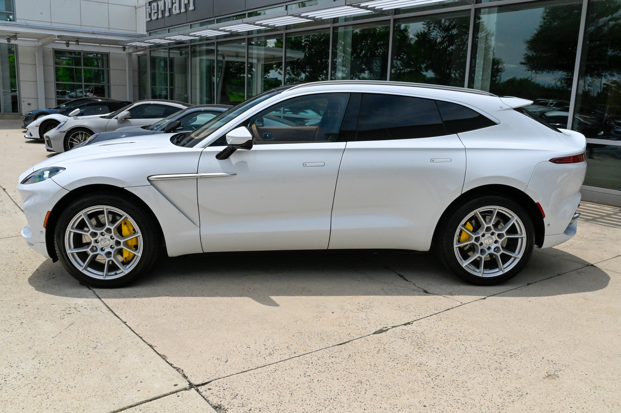 Used 2024 Aston Martin DBX AWD/4WD image 8