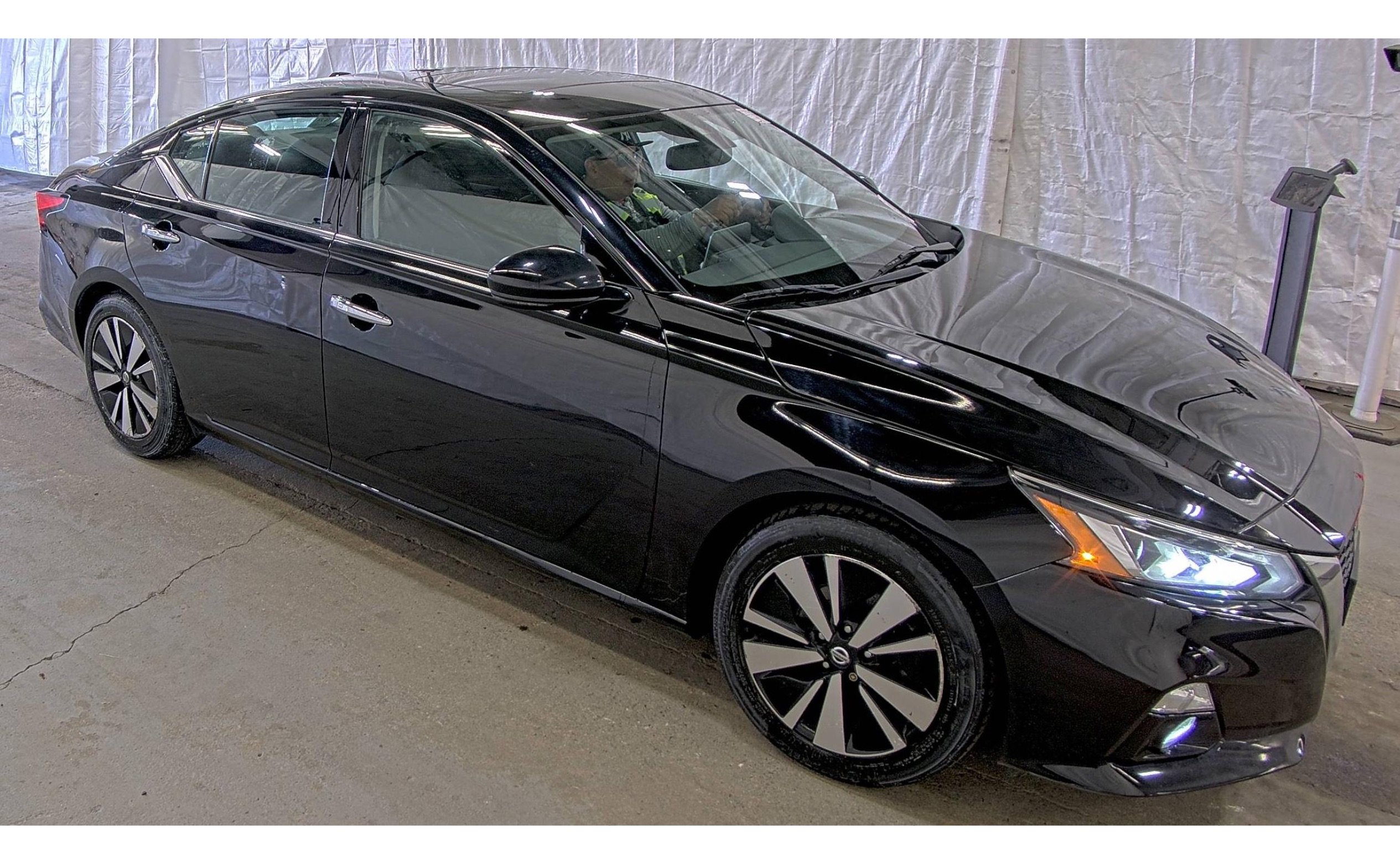 Used 2019 Nissan Altima 2.5 SV FWD image 3