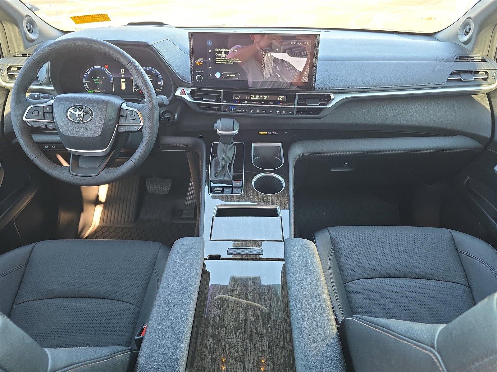 Used 2025 Toyota Sienna Platinum image 8