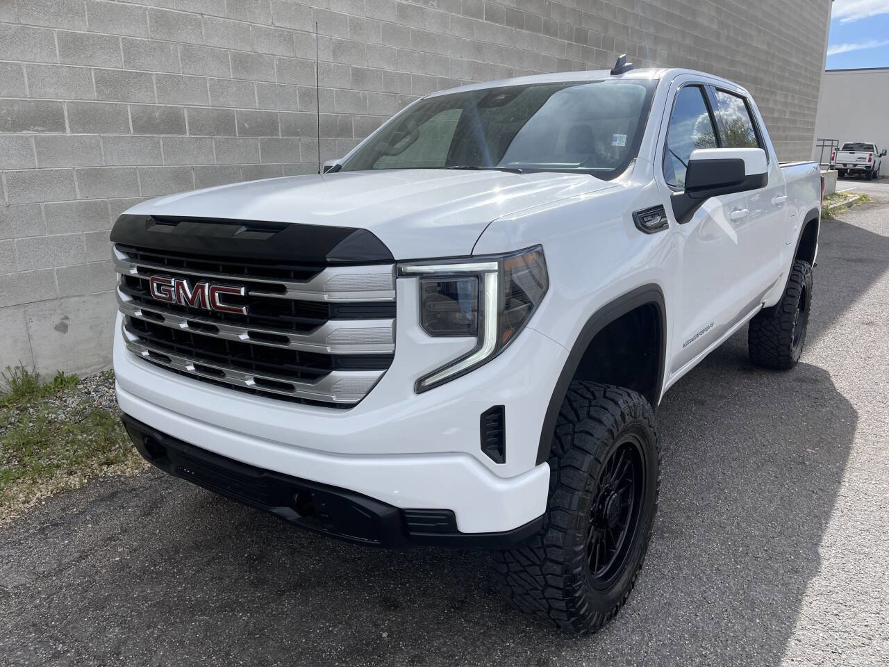 Used 2024 GMC Sierra 1500 SLE w/ X31 Off-Road Package AWD/4WD image 21
