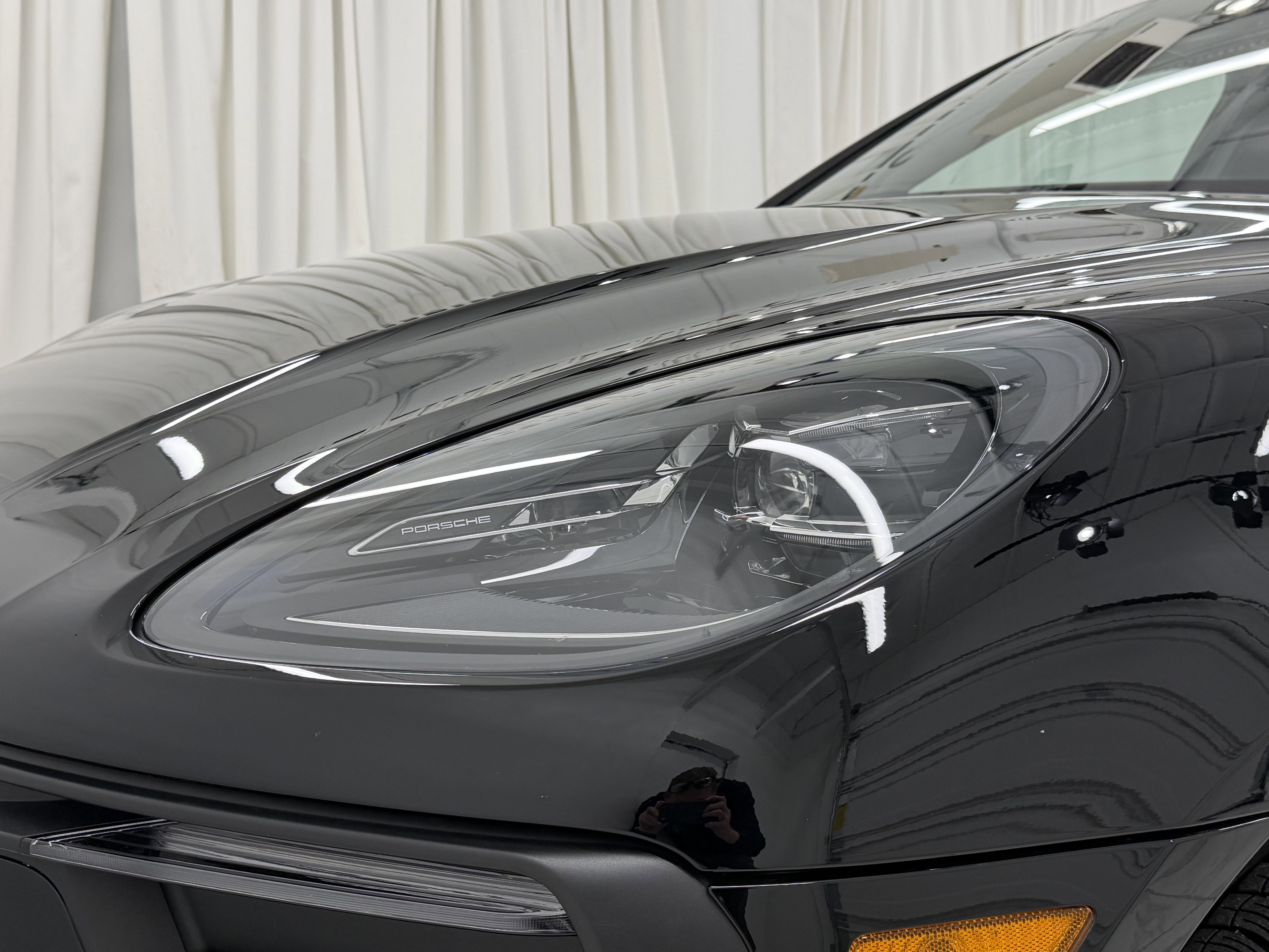 Certified 2025 Porsche Macan AWD/4WD image 17