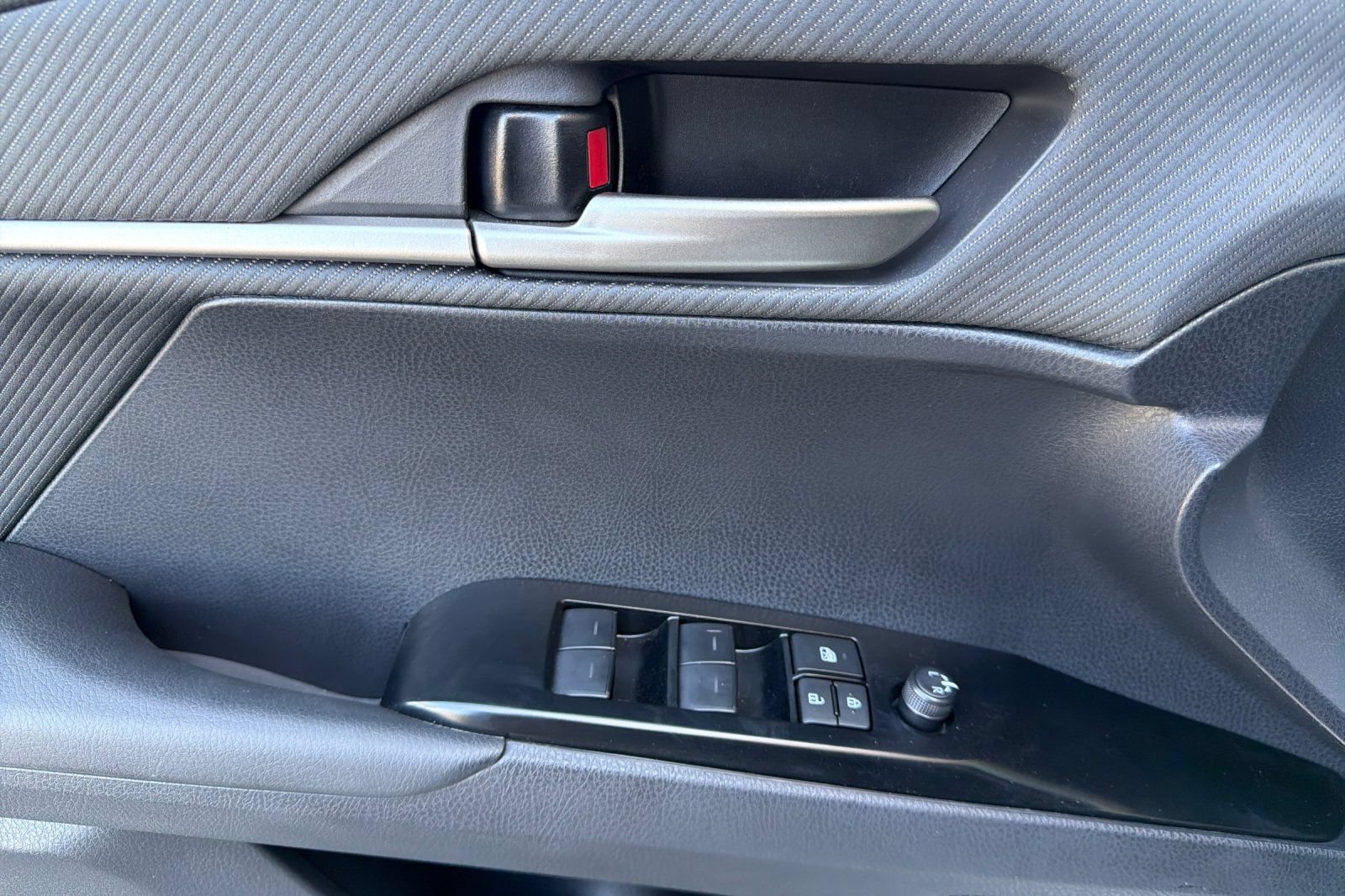 Used 2026 Toyota Camry SE w/ Multimedia Upgrade Package FWD image 12