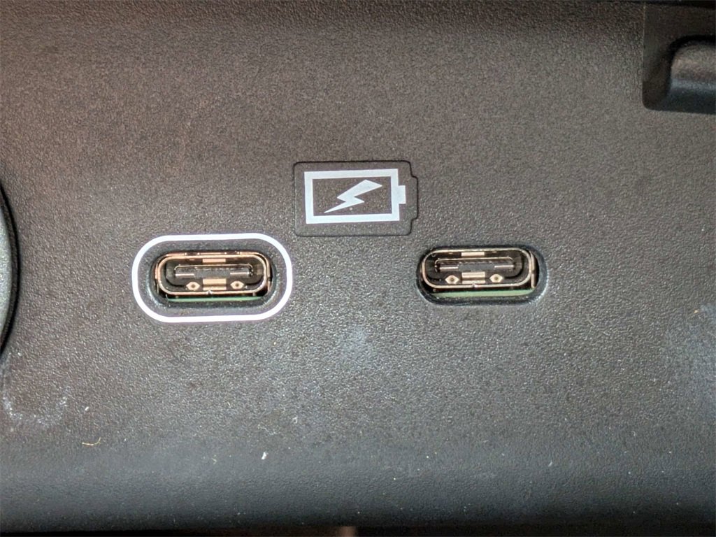 Used 2023 Volvo XC40 Recharge Core image 28