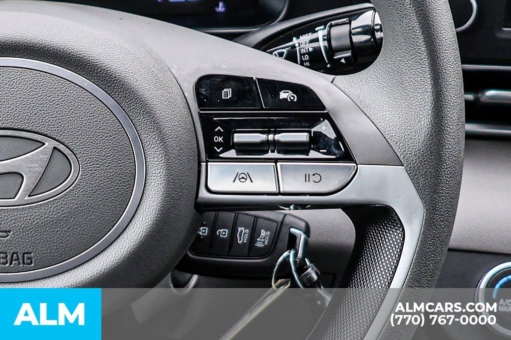 Used 2025 Hyundai Elantra SE FWD image 34