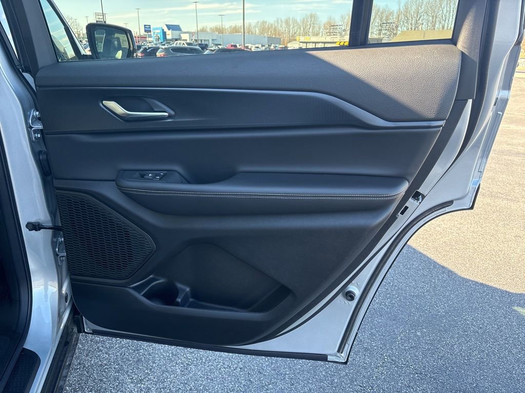 New 2025 Jeep Grand Cherokee L Laredo image 18