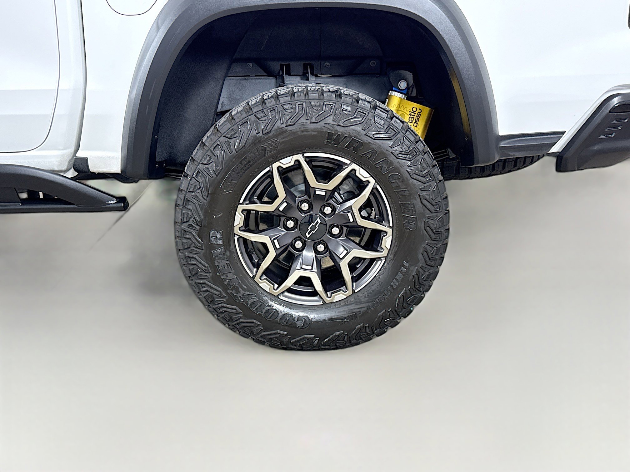Used 2024 Chevrolet Colorado ZR2 w/ Technology Package AWD/4WD image 32