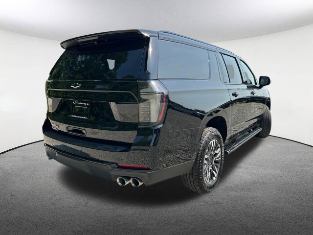 Used 2026 Chevrolet Suburban Z71 w/ Comfort Package AWD/4WD image 13
