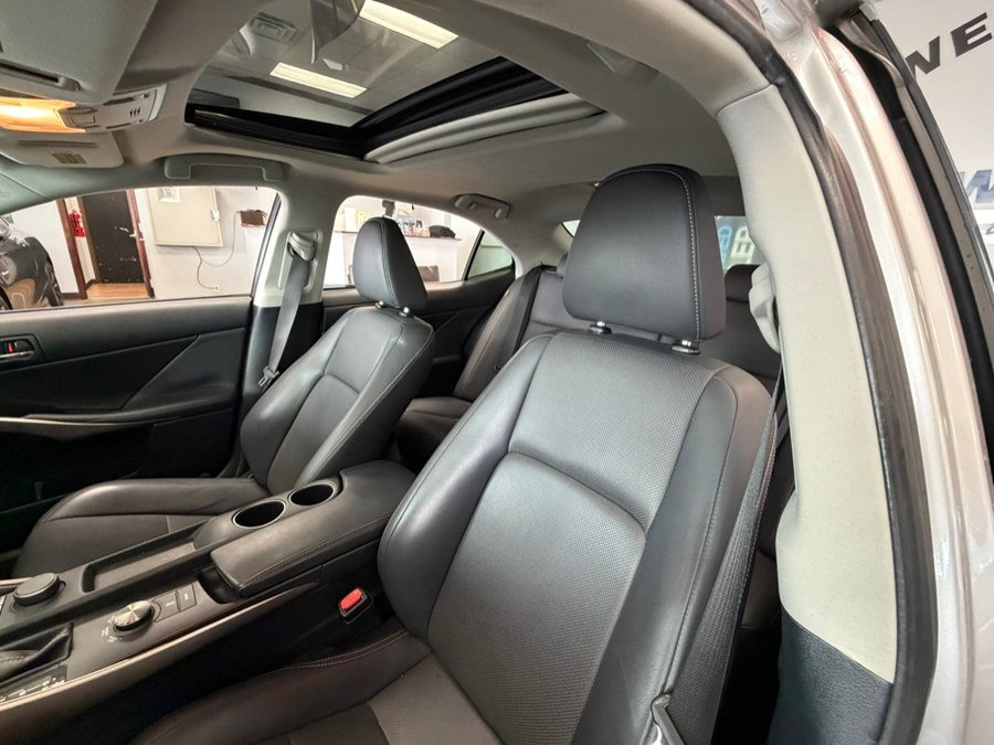 Used 2015 Lexus IS 250 w/ Premium Package RWD image 22
