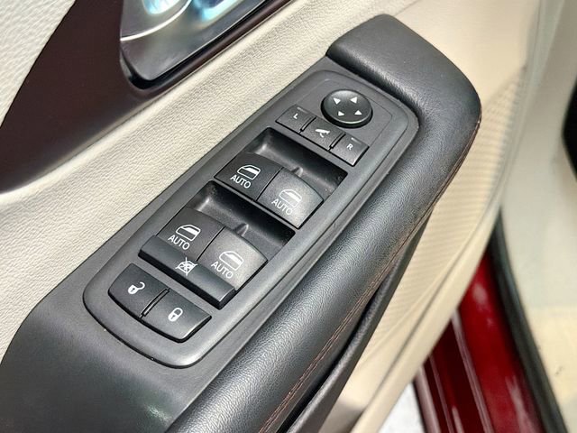 Used 2019 Chrysler Pacifica Limited image 16