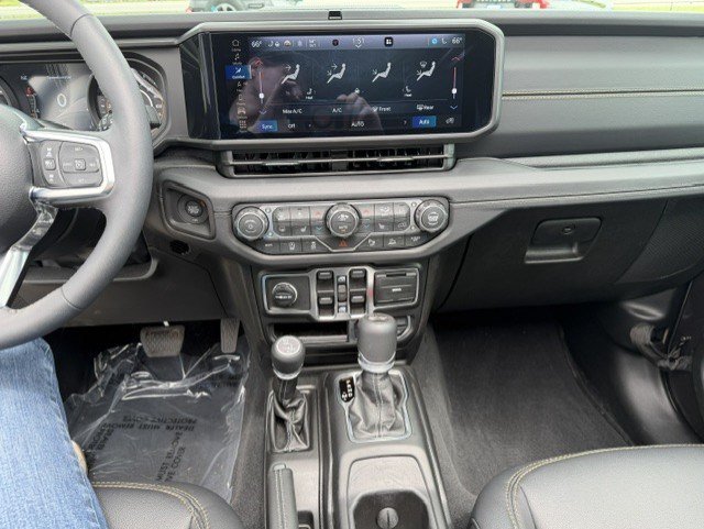 Used 2026 Jeep Wrangler Unlimited Sahara AWD/4WD image 18