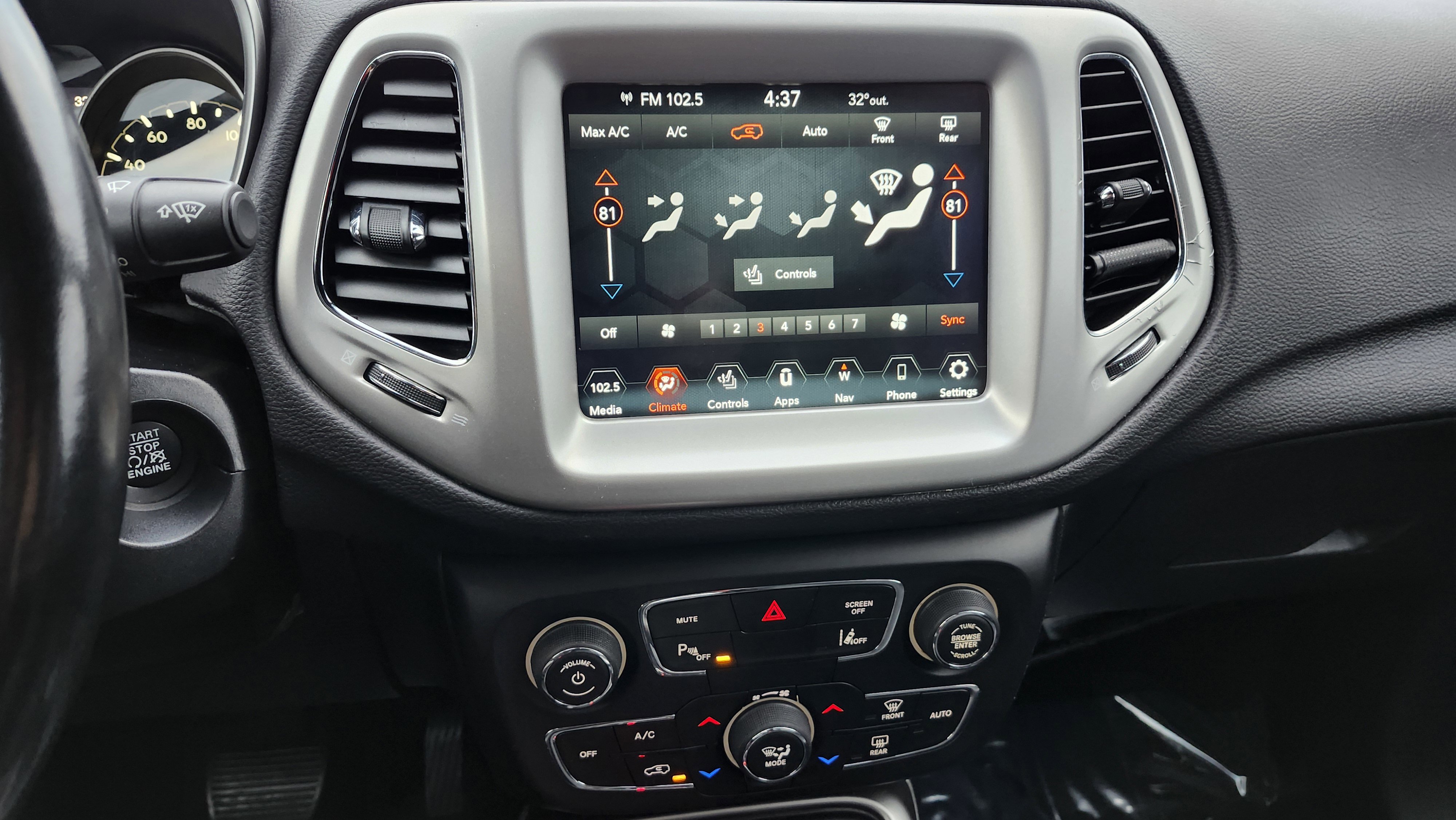 Used 2021 Jeep Compass Latitude w/ Driver Assistance Group image 31