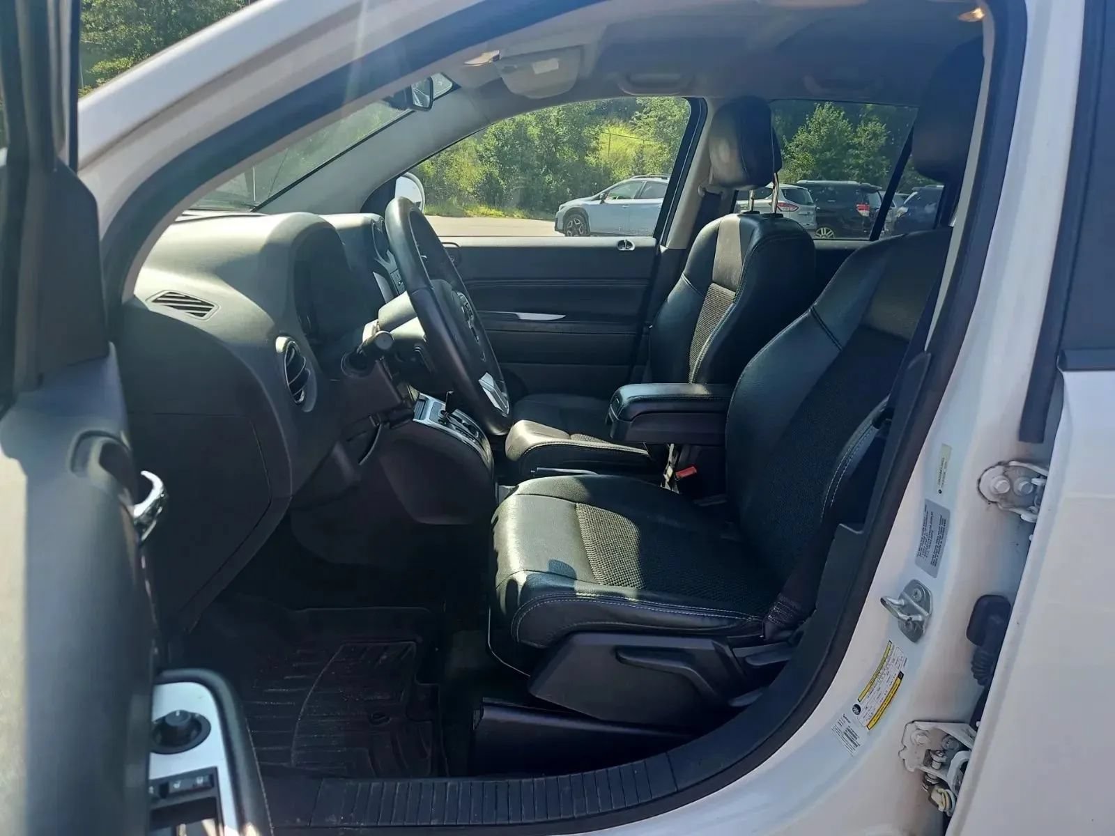 Used 2015 Jeep Compass Latitude AWD/4WD image 8