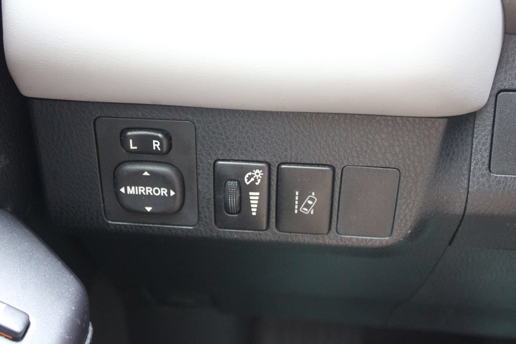 Used 2018 Toyota RAV4 XLE AWD/4WD image 39