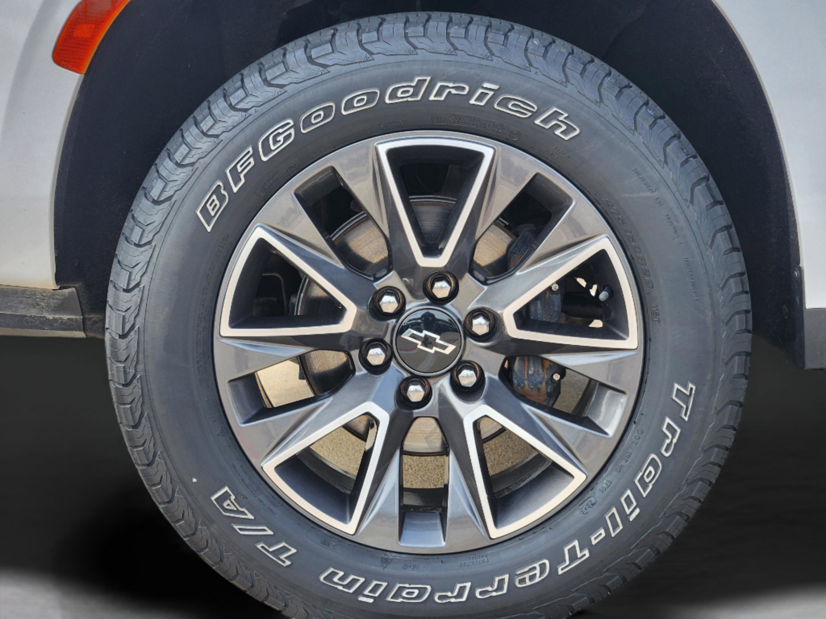 Used 2021 Chevrolet Suburban Z71 w/ Rear Media and Nav Package image 31