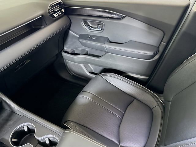 Used 2025 Honda Pilot Elite image 23