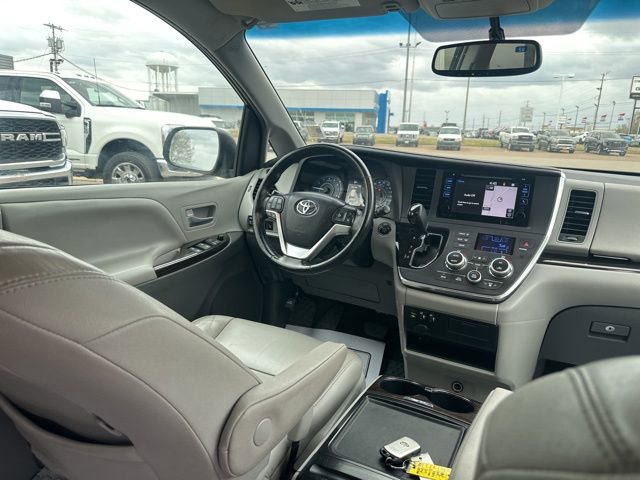 Used 2015 Toyota Sienna XLE w/ XLE Navigation Package FWD image 15